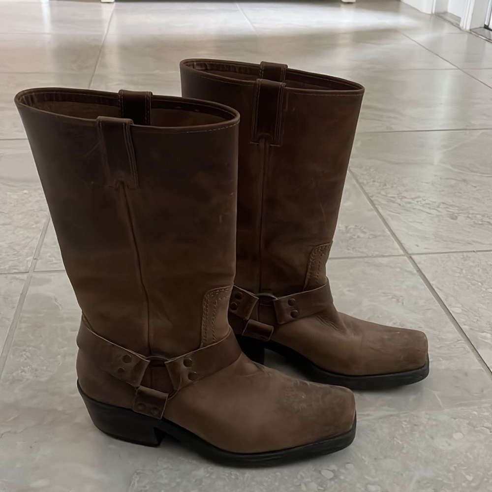 Hightail Tan/Brown distressed leather harness biker Moto boots. 1.5” heel.